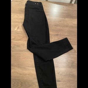 CAbi cinch skinny leg jeans. Black. New.